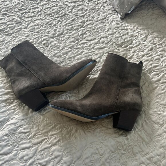 Banana Republic Dark Green Suede Ankle Boots With Side Zipper & Block Heel - Picture 9 of 11